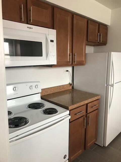 Building Photo - 7363 N Sheridan Rd