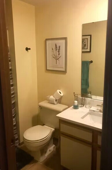 Building Photo - 17 Fall Creek Trail