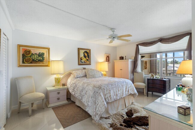 Building Photo - 3224 S Ocean Blvd