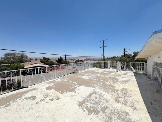 Building Photo - Northeast El Paso 3 bed/2bath in Mountain Park Neighborhood!