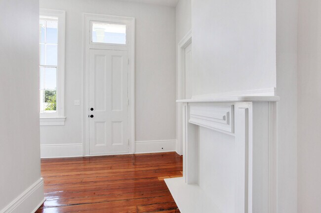 Building Photo - Spacious Uptown 2BR/2.5BA in Restored Mansion w/ GATED OFF STREET PARKING