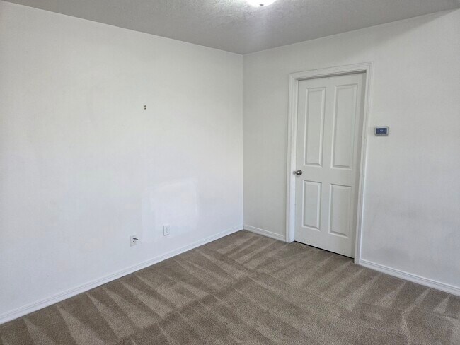 Building Photo - 380 N 500 W