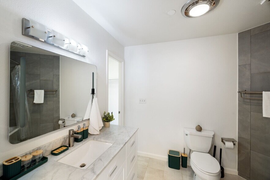 Building Photo - 1 Daniel Burnham Court