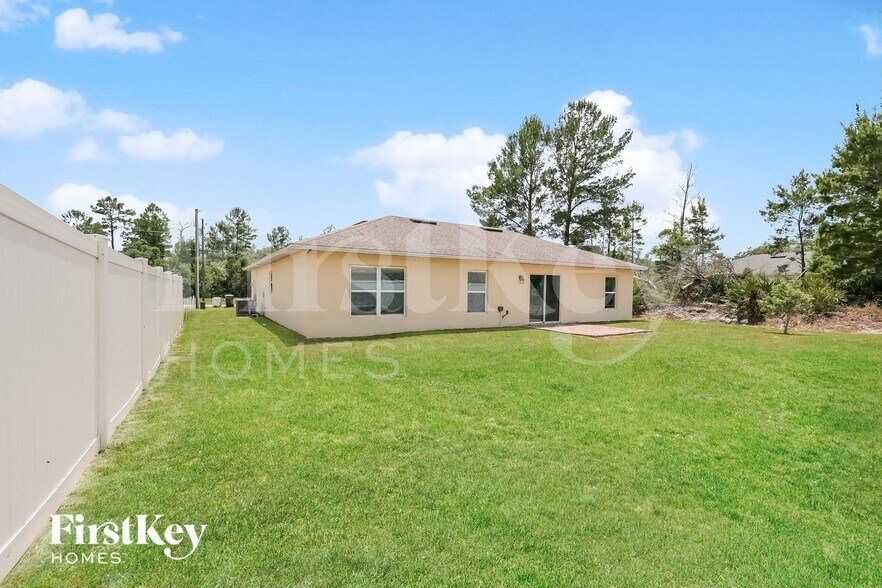 Building Photo - 2005 Maple Ln