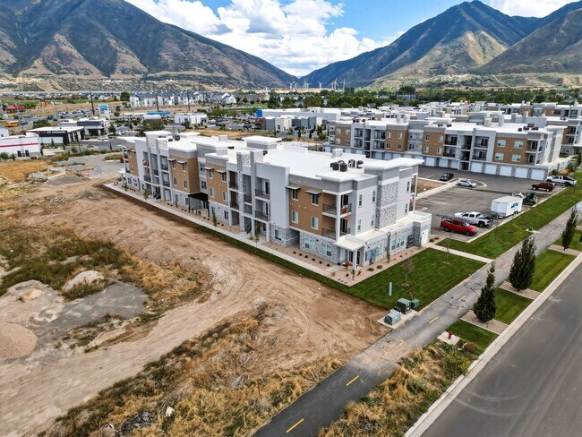 Building Photo - 2305 E 830 S