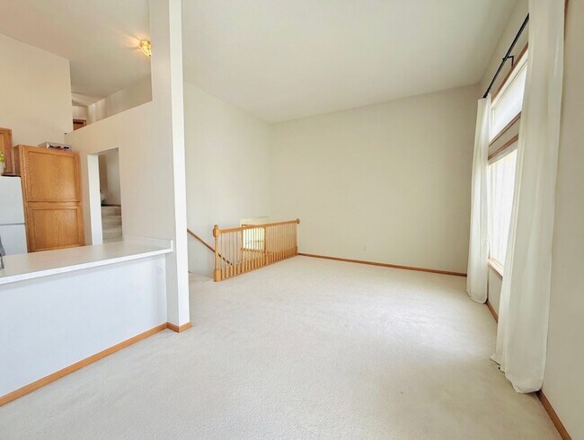 Building Photo - Great 2 Bedroom Townhome in Prime Apple Valley Location!   W’Finished Basement