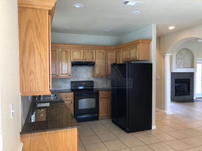 Building Photo - 808 Danny Cir
