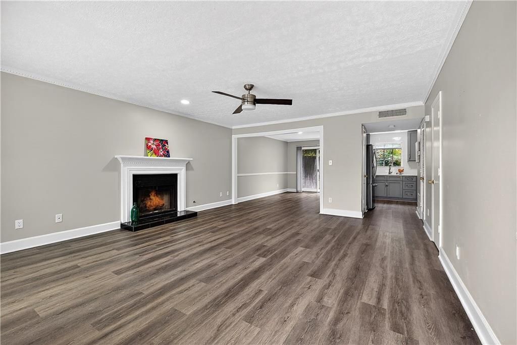 Building Photo - 679 Anderson Walk