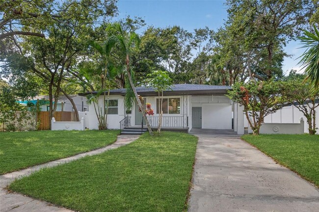 Building Photo - 2710 Boca Ciega Dr N