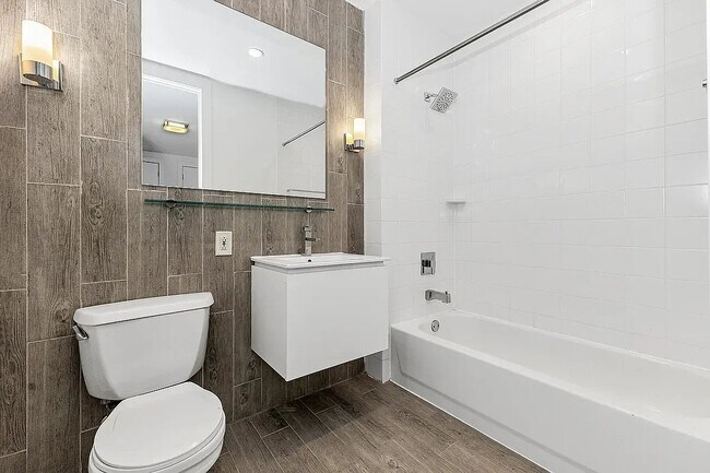 Building Photo - 50 Murray St