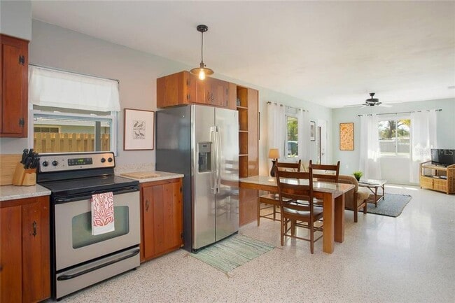 Building Photo - 302 Pavonia Rd
