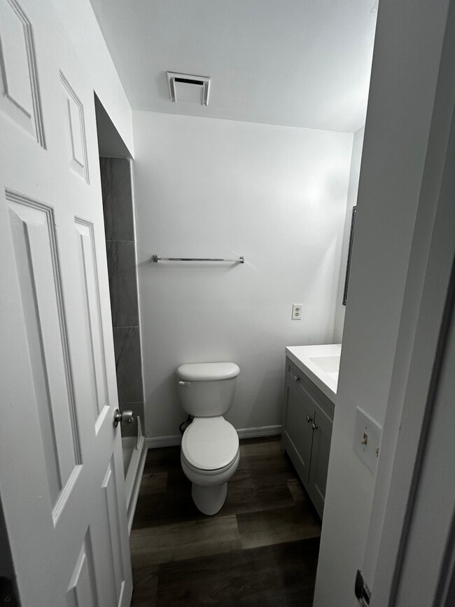 Building Photo - 16 Bogart Pl