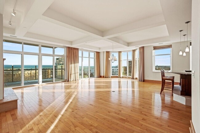 Building Photo - 1313 N Franklin Pl