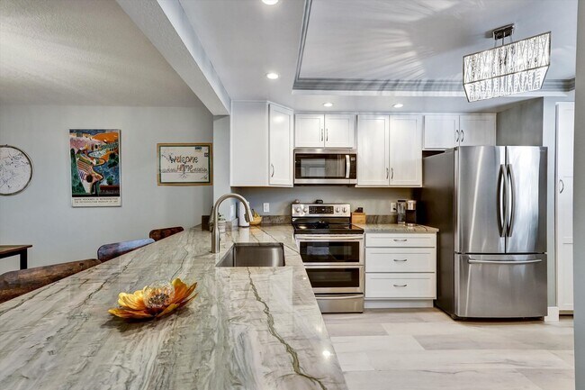 Building Photo - Modern 2BR/2BA Oasis with Serene Pond Views in Wildewood Springs, Bradenton!
