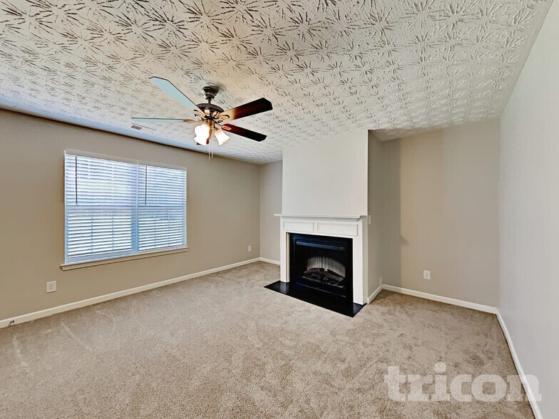 Building Photo - 7637 Garnet Dr