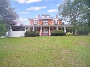 Building Photo - 4 Bedroom/2 Bath Home for Rent