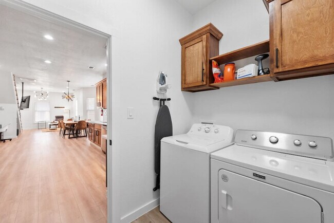 Building Photo - 921 E Hattie St