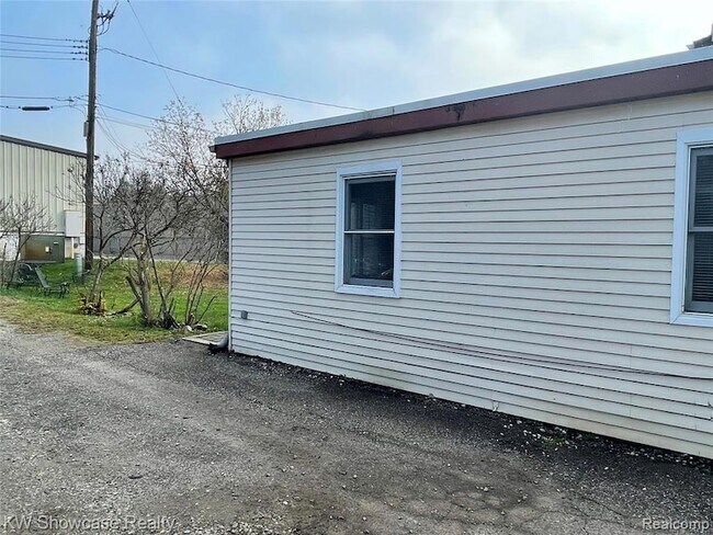 Building Photo - 4335 Territorial Rd