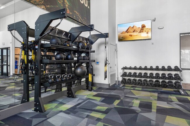 Building Photo - 711 W Broadway Rd