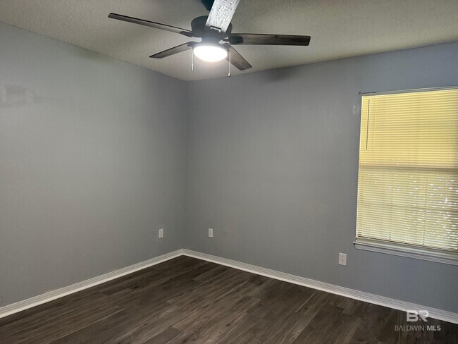 Building Photo - 1601 Matias Dr
