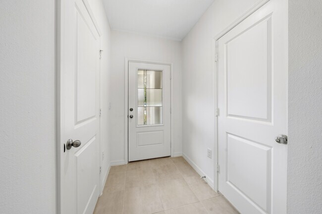 Building Photo - 2814 Raindrop Run St