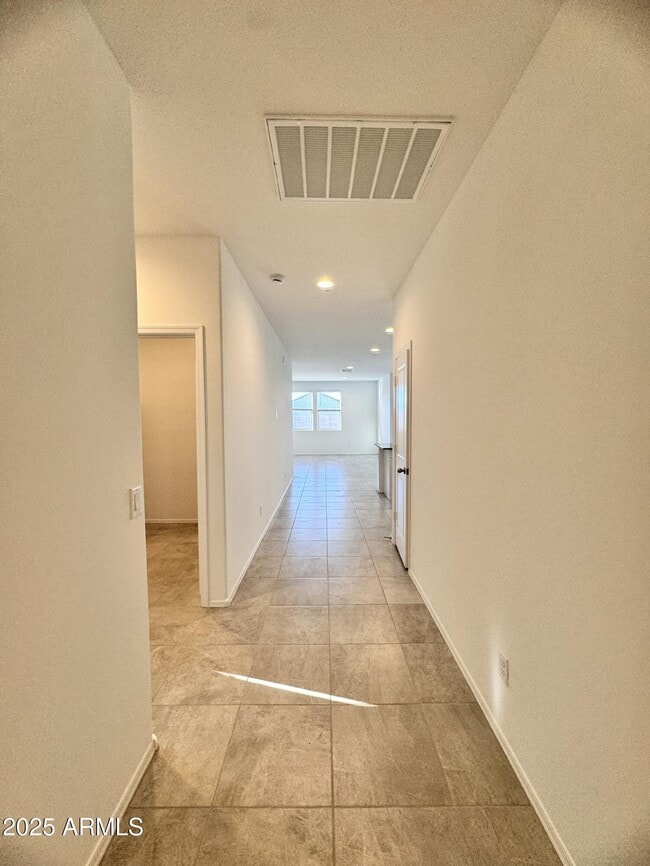 Building Photo - 1137 W Chimes Tower Dr