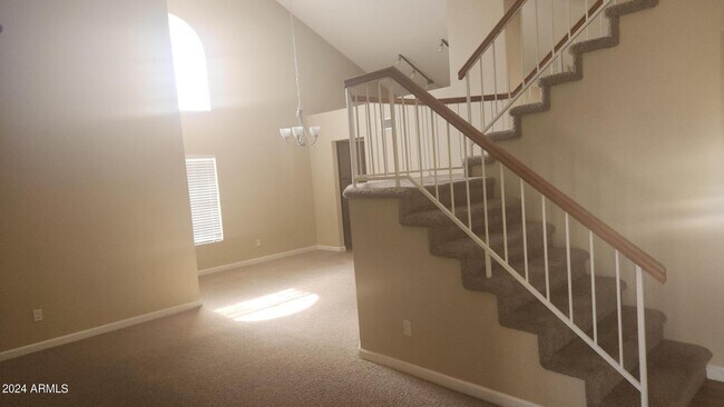 Building Photo - 1683 W Carla Vista Dr