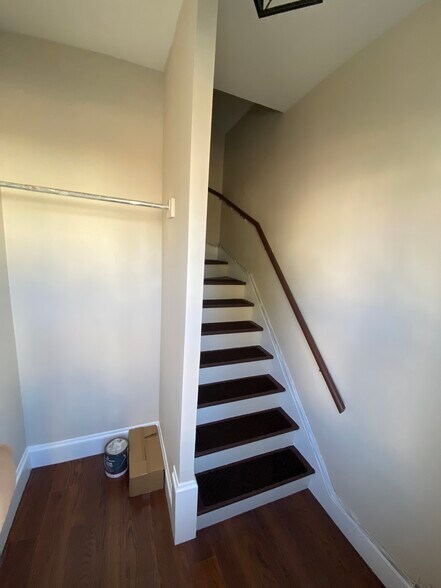 Building Photo - 750 Academy Ave