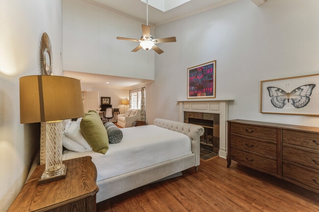 Building Photo - 3444 Normandy Ave