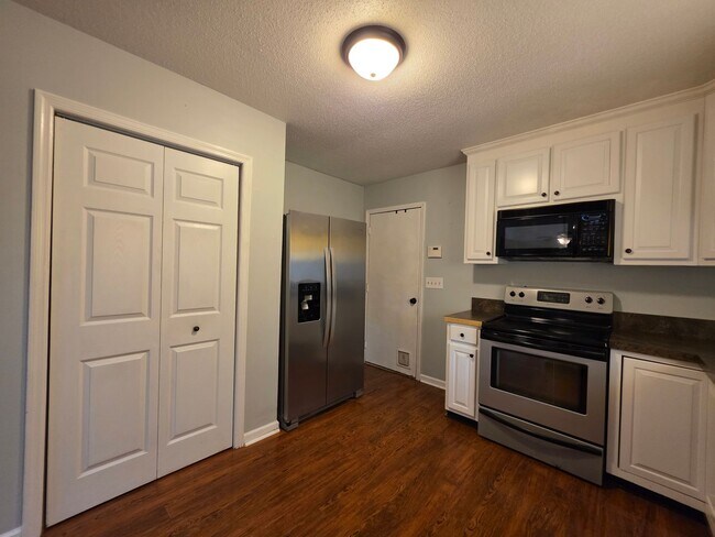 Building Photo - 109 Glencroft Rd