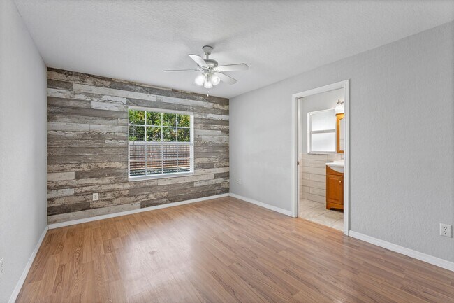 Building Photo - 6515 34th Ave N