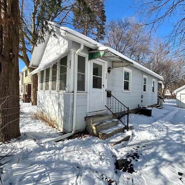 Building Photo - 329 Fenton St