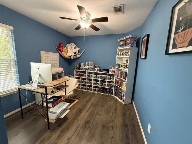 Building Photo - 12822 Skyknoll Ln