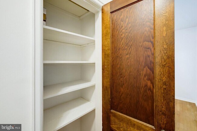 Building Photo - 4851 Crescent St