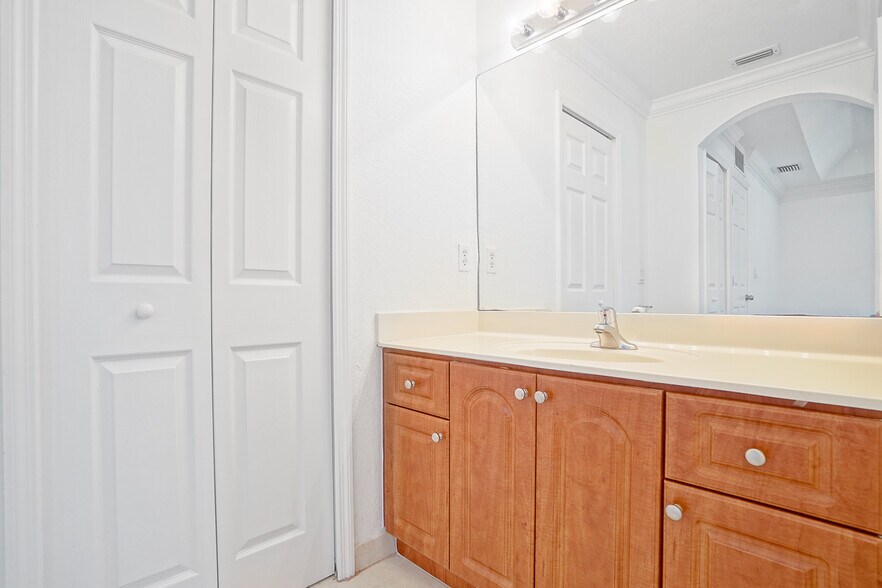 Building Photo - 8881 SW 220th Ln