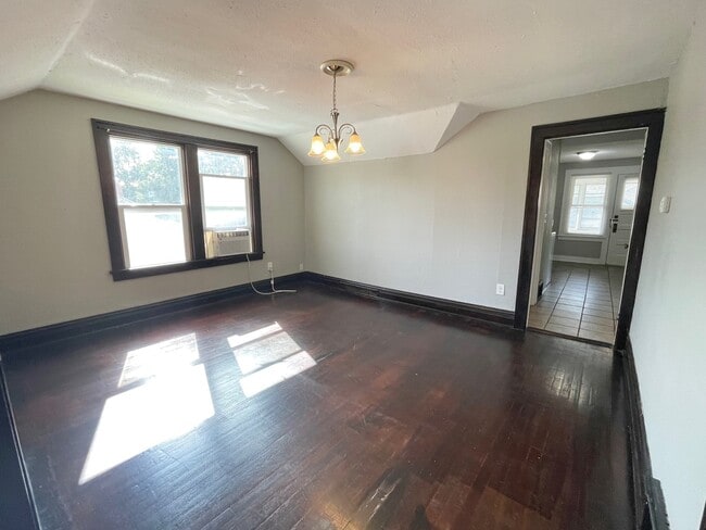 Building Photo - 603 Mill St