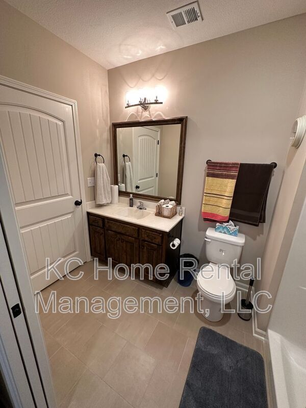 Building Photo - 2807 NE Sonora Valley Dr
