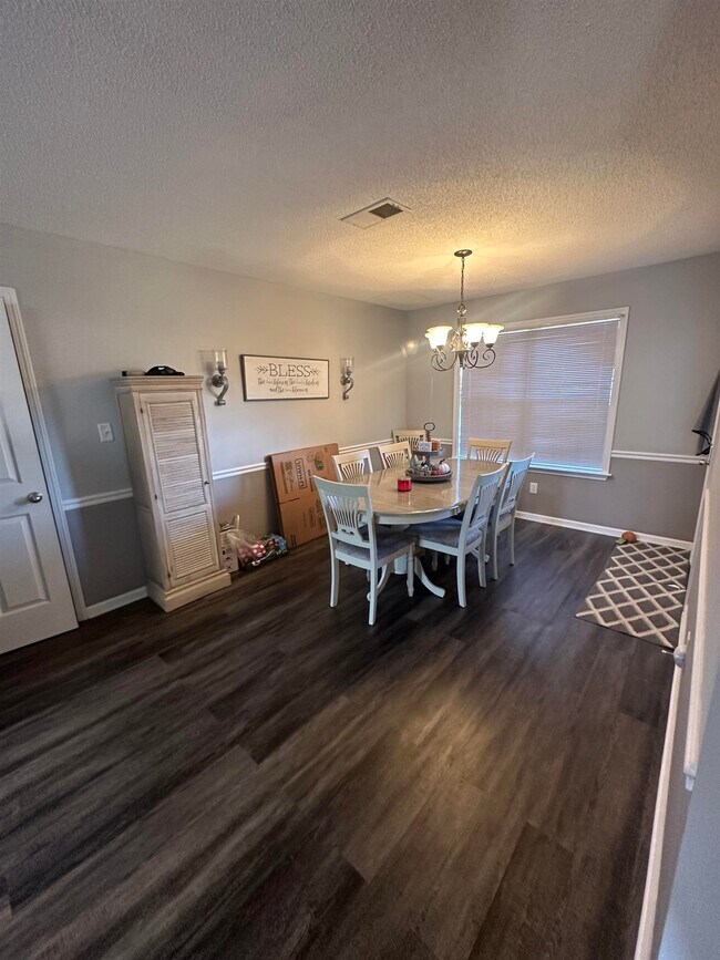 Building Photo - 443 Beverly Dr