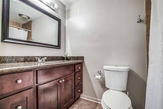 Building Photo - 246 Litchfield Ln