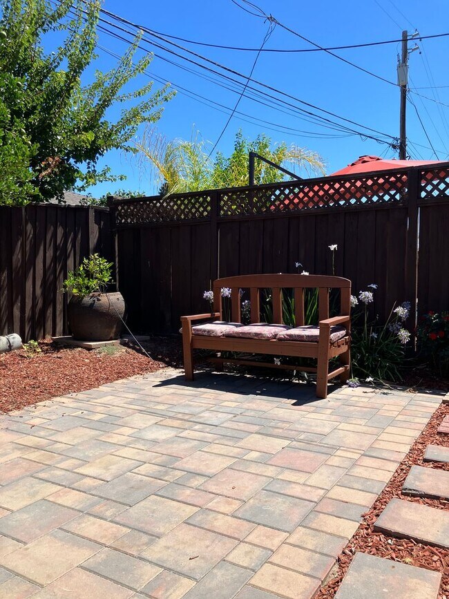 Building Photo - Nicely Updated 4-Bedroom House With Nice B...