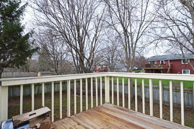 Building Photo - 1728 84th Ct N