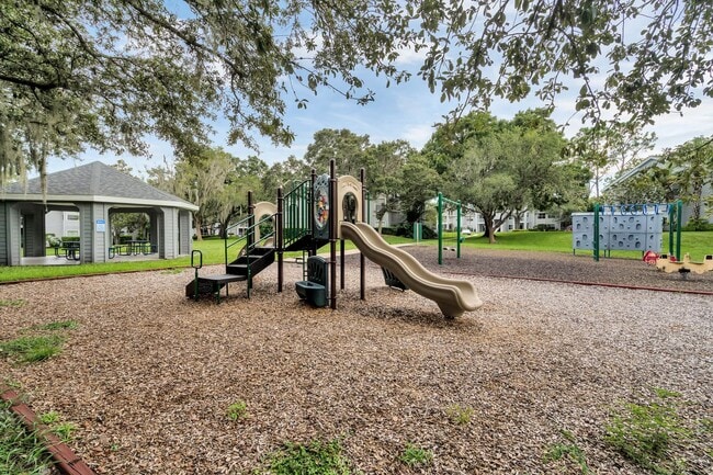 Building Photo - Beautiful LAKEFRONT Condo in Lake Mary ~ New Kitchen, New Flooring, Gated Community!