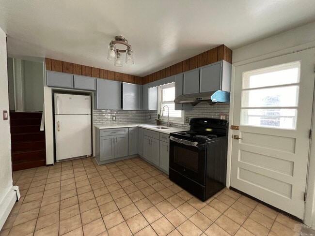 Building Photo - 505 Church St