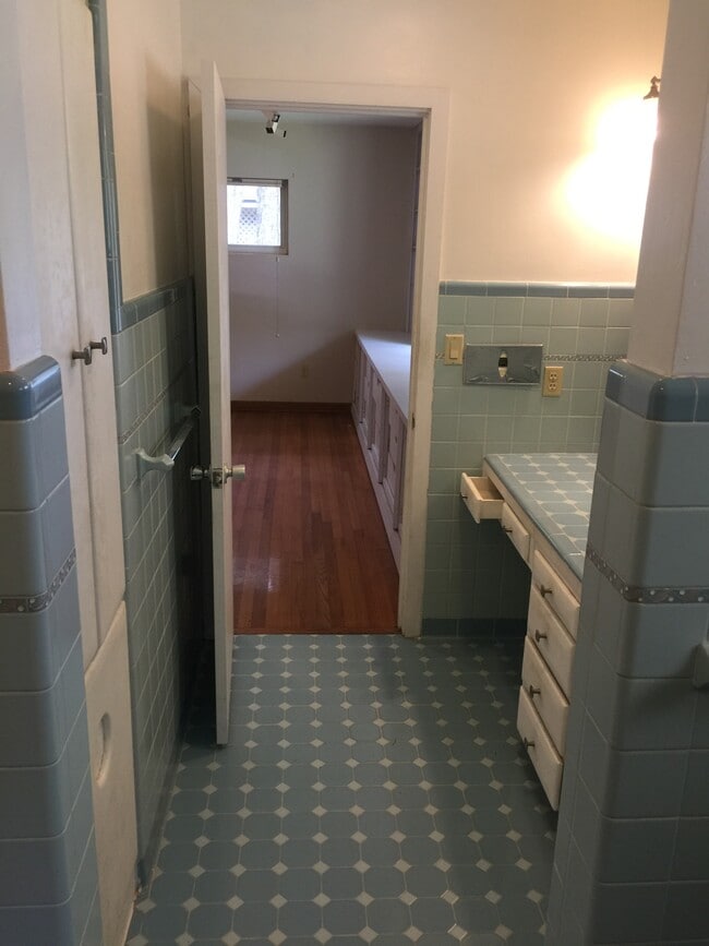 Building Photo - 2156 NW 4th Pl