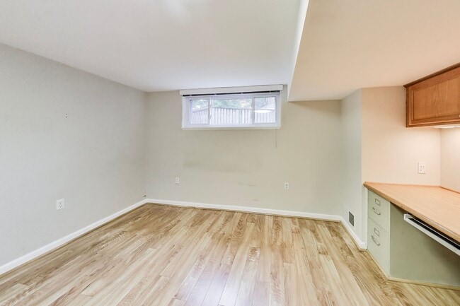 Building Photo - Perfect on Parkway --- Gorgeous, Fully Upd...