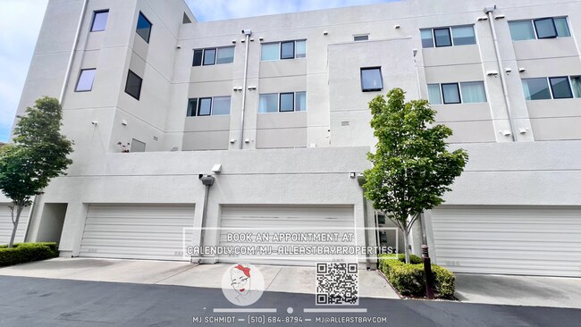 Building Photo - Contemporary three-story Live/Work Townhou...