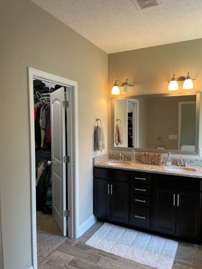 Building Photo - 987 Promenade Dr