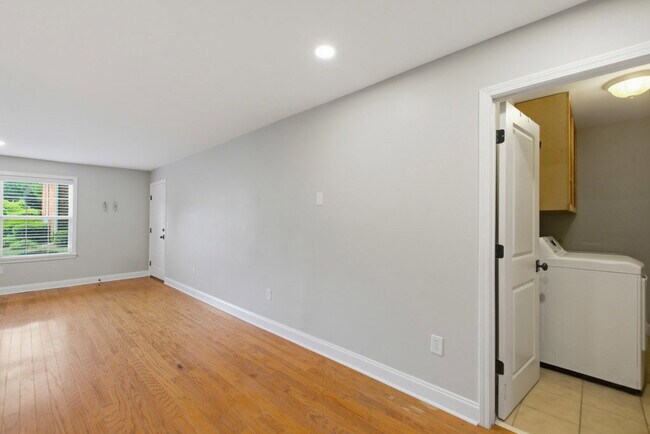 Building Photo - 1240 Fairmont Ave