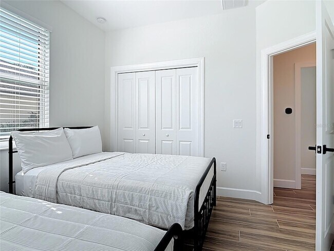 Building Photo - 26 Medalist Way