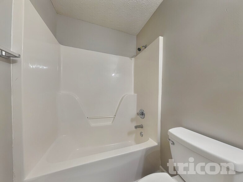 Building Photo - 103 Dumaine St